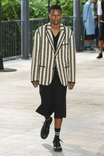 Look 14